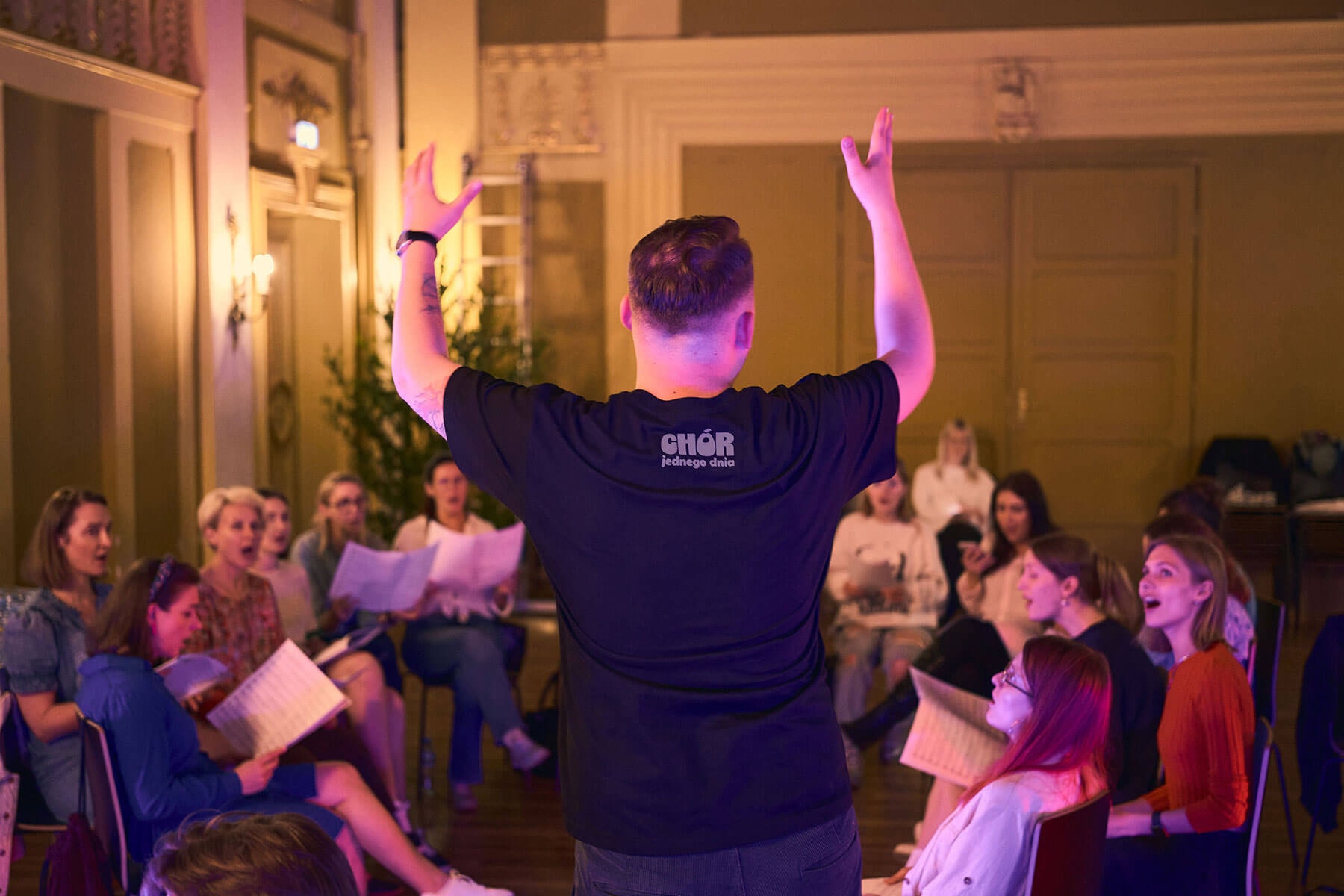 Chór Jednego Dnia - tło